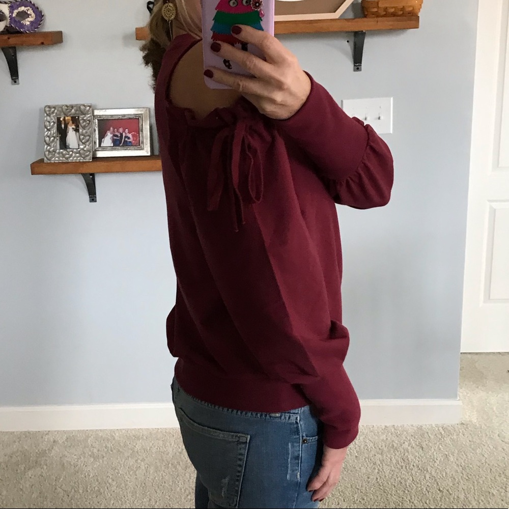 🌸SIZE SMALL🌸Wine Color Cold Shoulder Top - Picture 4 of 8